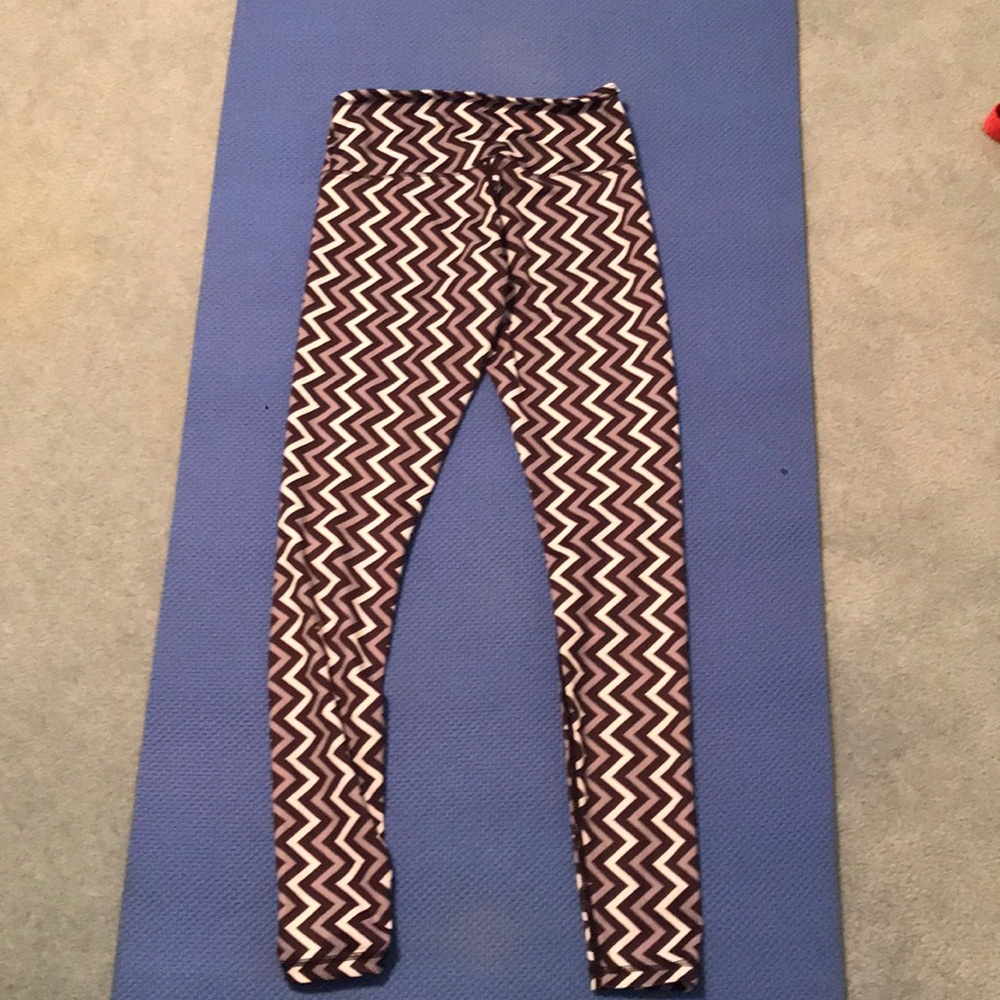 High Waisted- High Quality Patterned Leggings - image 2